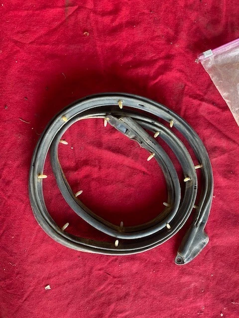 1970-1971 Ford Torino, Fairlane 4dr ЛЕВАЯ уплотнительная полоска для задней двери НИЖНЕЕ УПЛОТНЕНИЕ - Изображение 4 из 4
