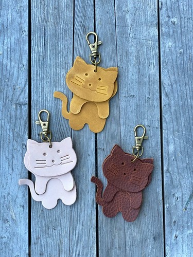 Leather Cat Keyring Purse Charm, Bag Clip on Cat Fob, Cute Cat Lovers Accessory - Picture 3 of 20