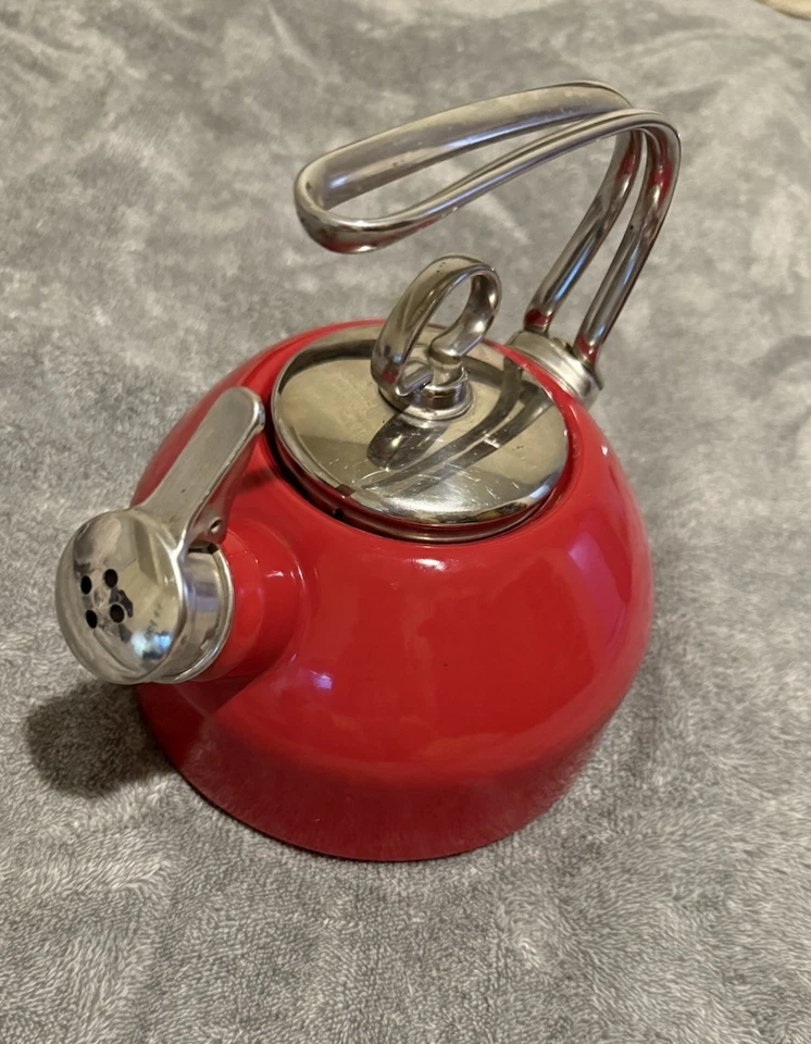 Chantal Limited Edition 1.8QT Classic Tea kettle Apple Red Harmonica Whistle - Image 2 of 4