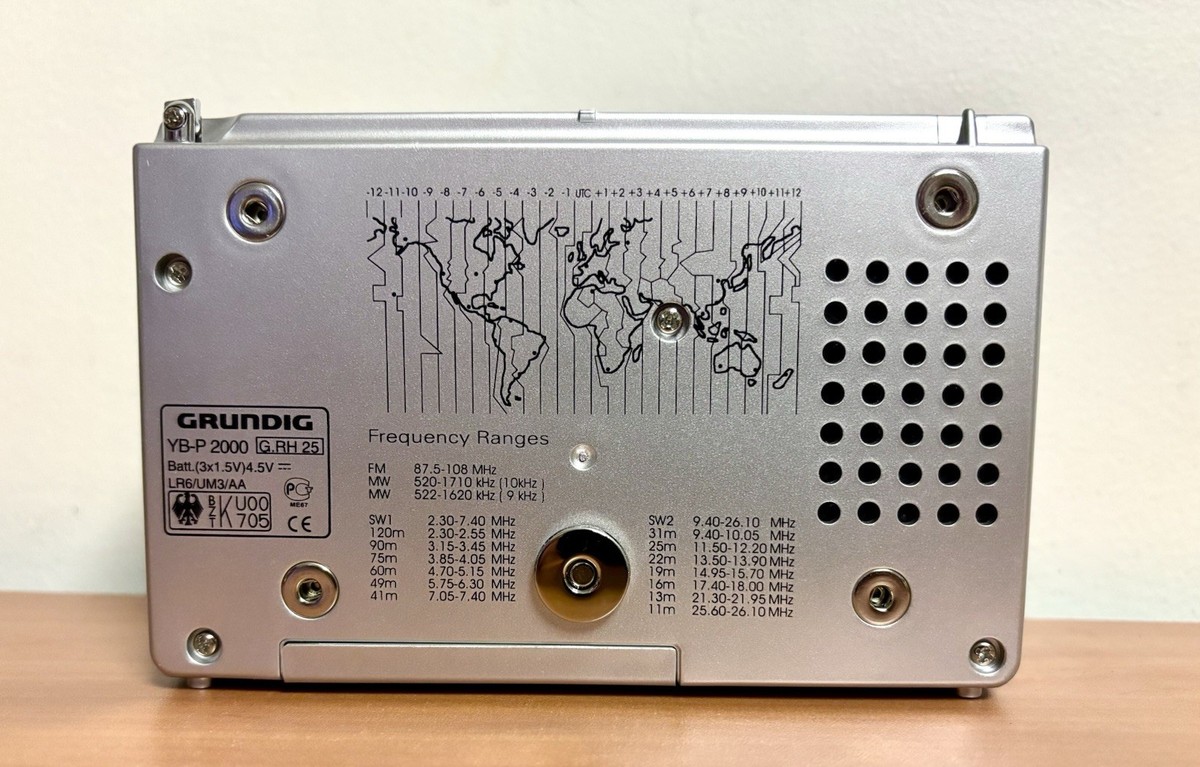 Grundig Yacht Boy World Receiver YB-P2000 Design By F.A.