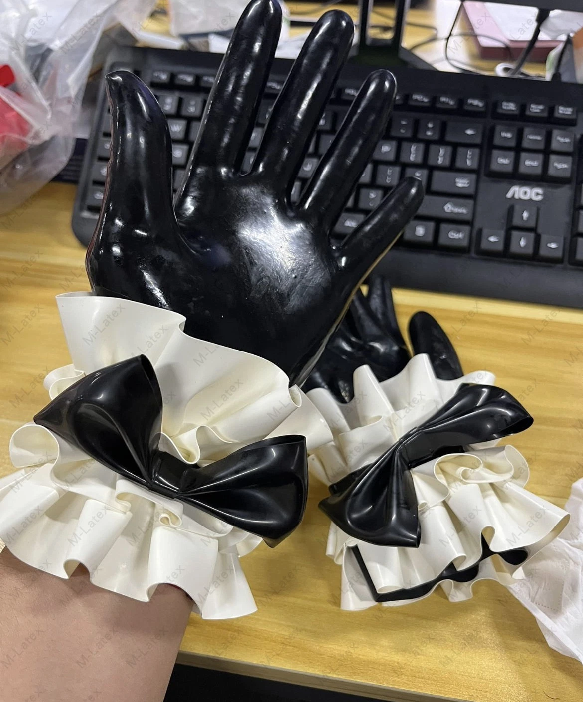 Latex Rubber Gummi ruffles bow wrist Gloves mittens customized 0.4mm #1223