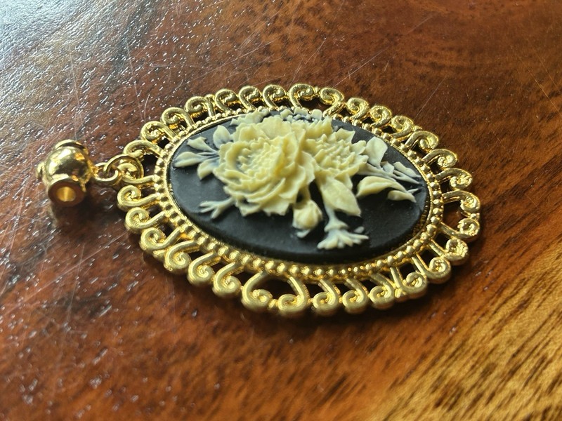 Gorgeous Rose Cameo Pendant In Delft Blue And Cream! Y17