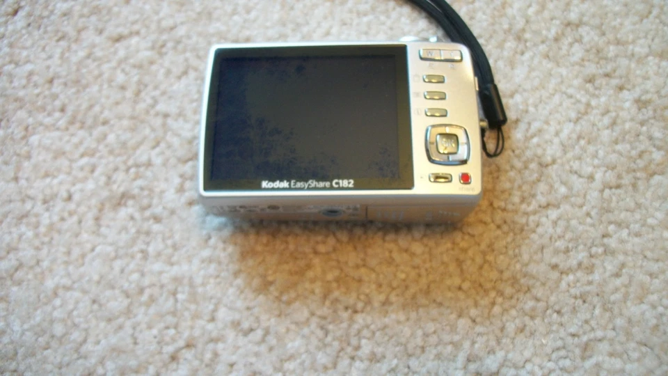 Kodak EasyShare C182 Camera 12 MP Digital Silver 3X Optical Zoom LCD Flash AA - Image 3 of 4