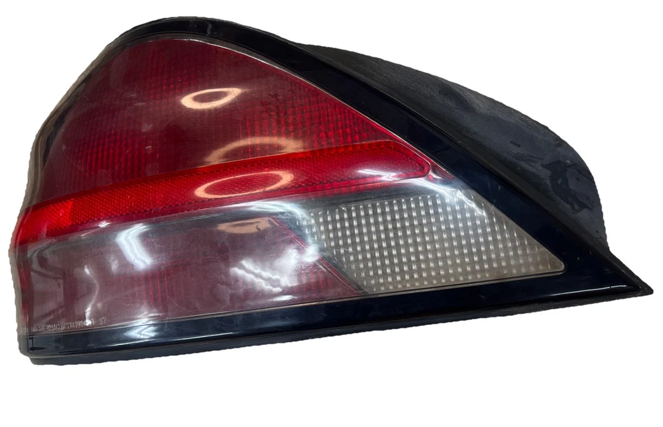 Luz trasera izquierda Pontiac Grand AM SE: 1999, 2000, 2001, 2002, 2003, 2004, 2005 Foto 4 de 4