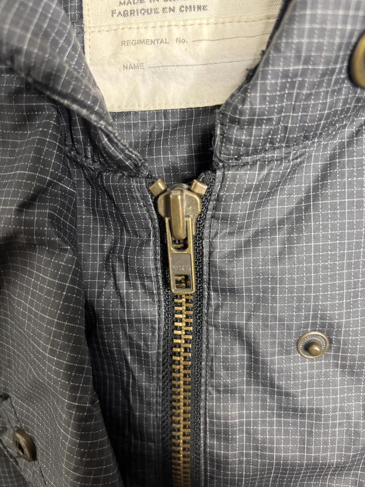 Chaqueta cortavientos ligera Free People para mujer gris mediana con capucha cremallera frontal Foto 3 de 4