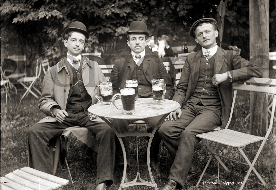 En La Terraza Del Cafetería BAR Jarra De Cerveza - Reproducción Reimpresión