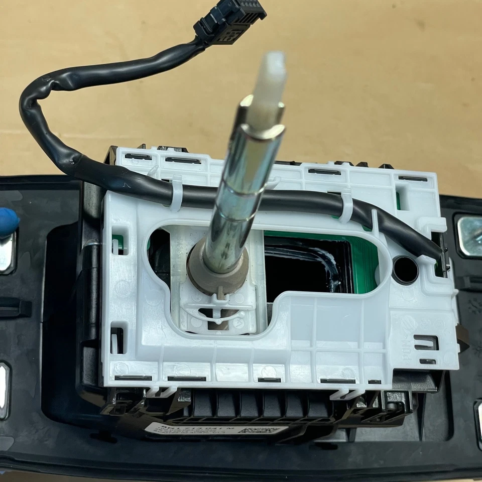 13-17 AUDI Q5 SQ5 AUTOMATIC TRANSMISSION GEAR SHIFTER SELECTOR BOX W/ CABLE OEM - Image 3 of 4