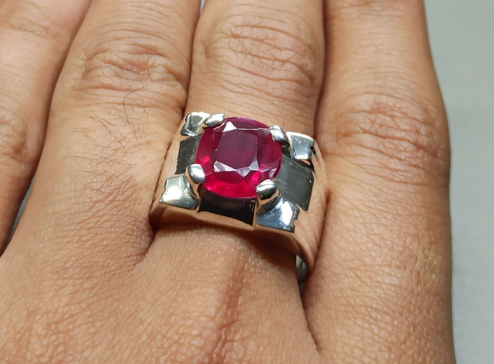 Round Cut Deep Red Ruby Mens Ring Sterling Silver 925 Roby Handmade Yaqoot Ring Nowy przyjazd, wybuchowe zakupy