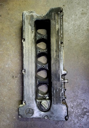 MERCEDES w114 w115 M110 Engine valve cover with oil cap - Picture 2 of 6