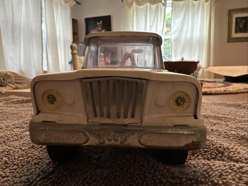 Vintage 1960's Mini-Tonka white Jeep pick up wrecker tow truck Missing Tailgate - Picture 8 of 13