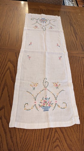 VINTAGE Ecru Linen Table Runner Embroidered Pink Blue Green Floral Baskets 14x44