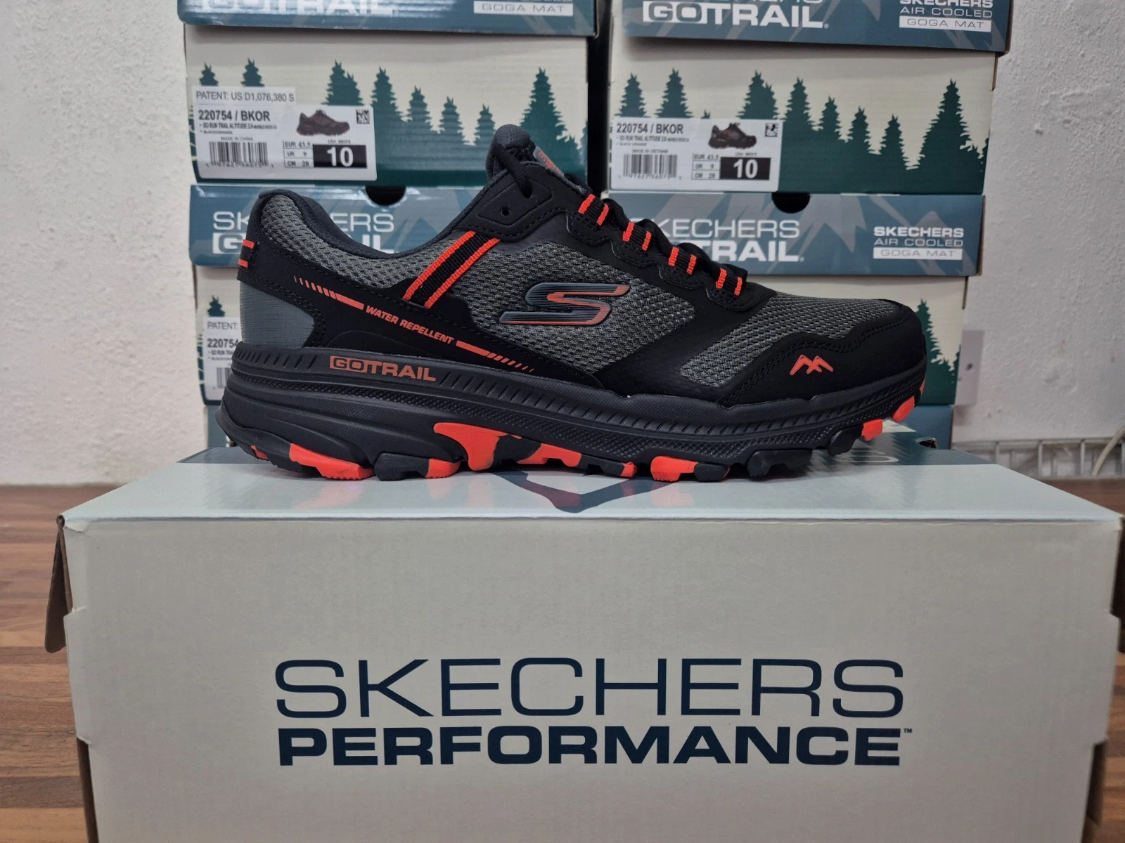 SKECHERS MENS SHOES BLACK MEMORY FOAM WALKING TRAIL GRIP ALTITUDE TRAINERS UK 9
Opens in a new windo