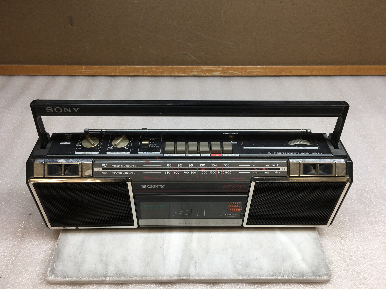 SonyCFS-v2 Sony CFS-240 FM/AM Stereo Space Sound 2-Way Speaker