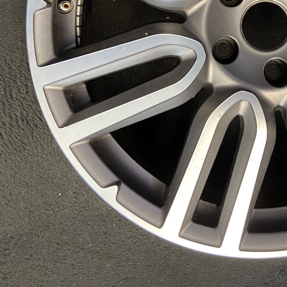 Maserati Ghibli 2016-2018 Front Wheel P/N 670010628