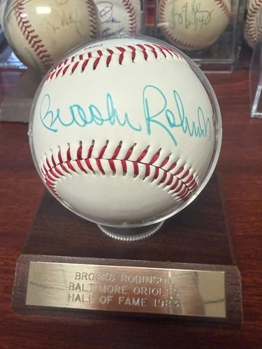 Brooks Robinson Signed Baseball