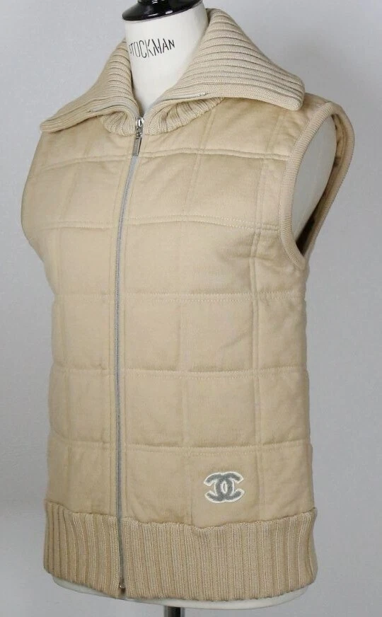 Gilet trapuntato CHANEL 01A Coco con zip e marchio CC