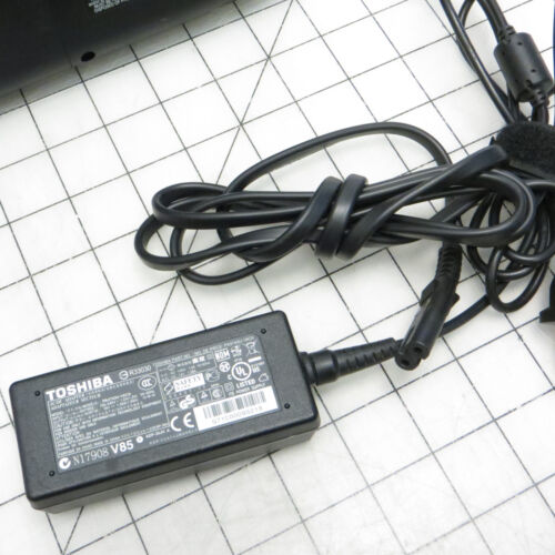As-is Toshiba C855D AMD E-300 4GB 300GB HDD Windows 10 Laptop - Read for issues - Picture 8 of 8