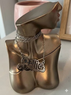 ビリーアイリッシュ バービー ネックレス Billie Eilish x Barbie Nameplate Necklace Limited Edition Mattel