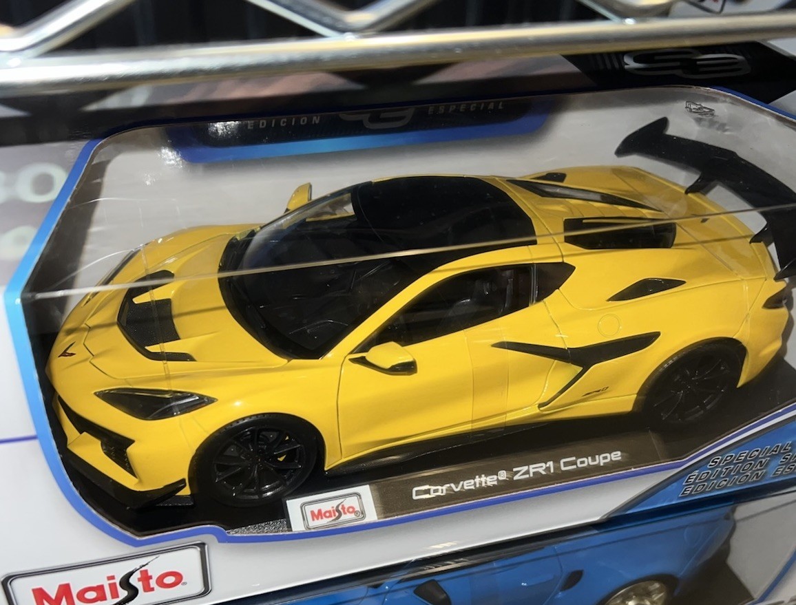 New Maisto Special Edition Corvette ZR1 Coupe Yellow - 1:18 Scale