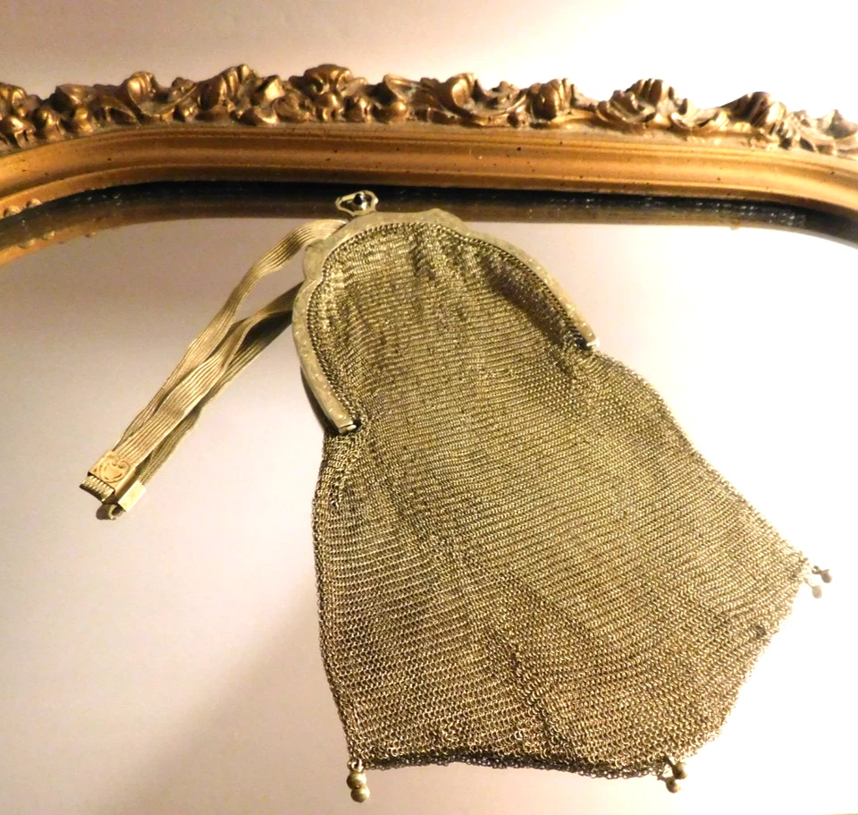 Bolsa de malla soldada tono dorado Early WHITING, broche de piedra lapislázuli, aprox. 1892 - 1896 Foto 4 de 4