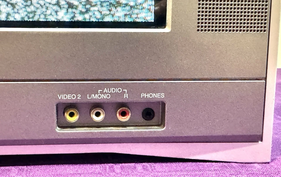 Toshiba 14” Model 14AF45 CRT Color TV/Gaming Video Component- Tested And Works! - Image 4 of 4