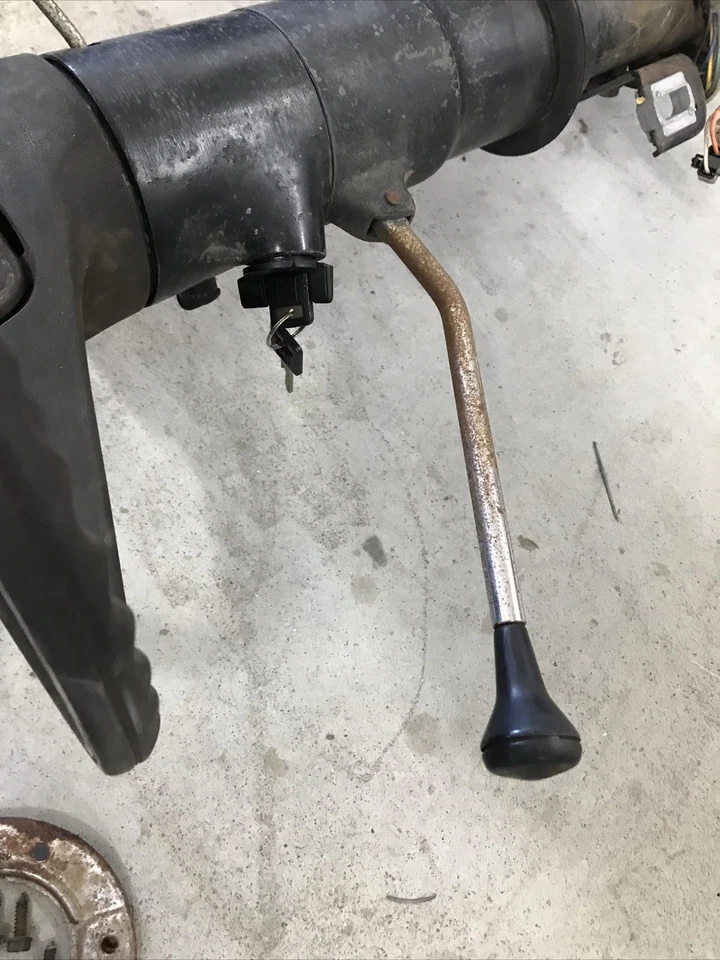 Camioneta Chevy 1979 a 1983 columna de dirección estándar de 3 velocidades cambia suavemente Foto 2 de 4