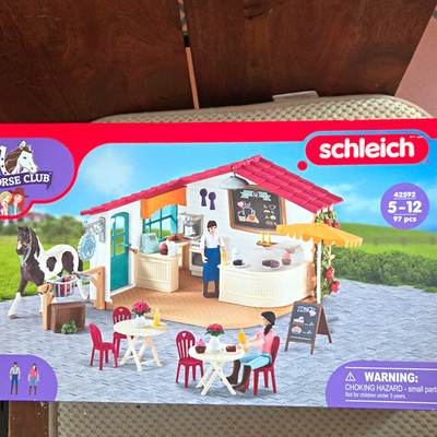 Schleich Horse Club Playset 97-Piece Set w/ Horse Figures Tables Chairs, 5-12