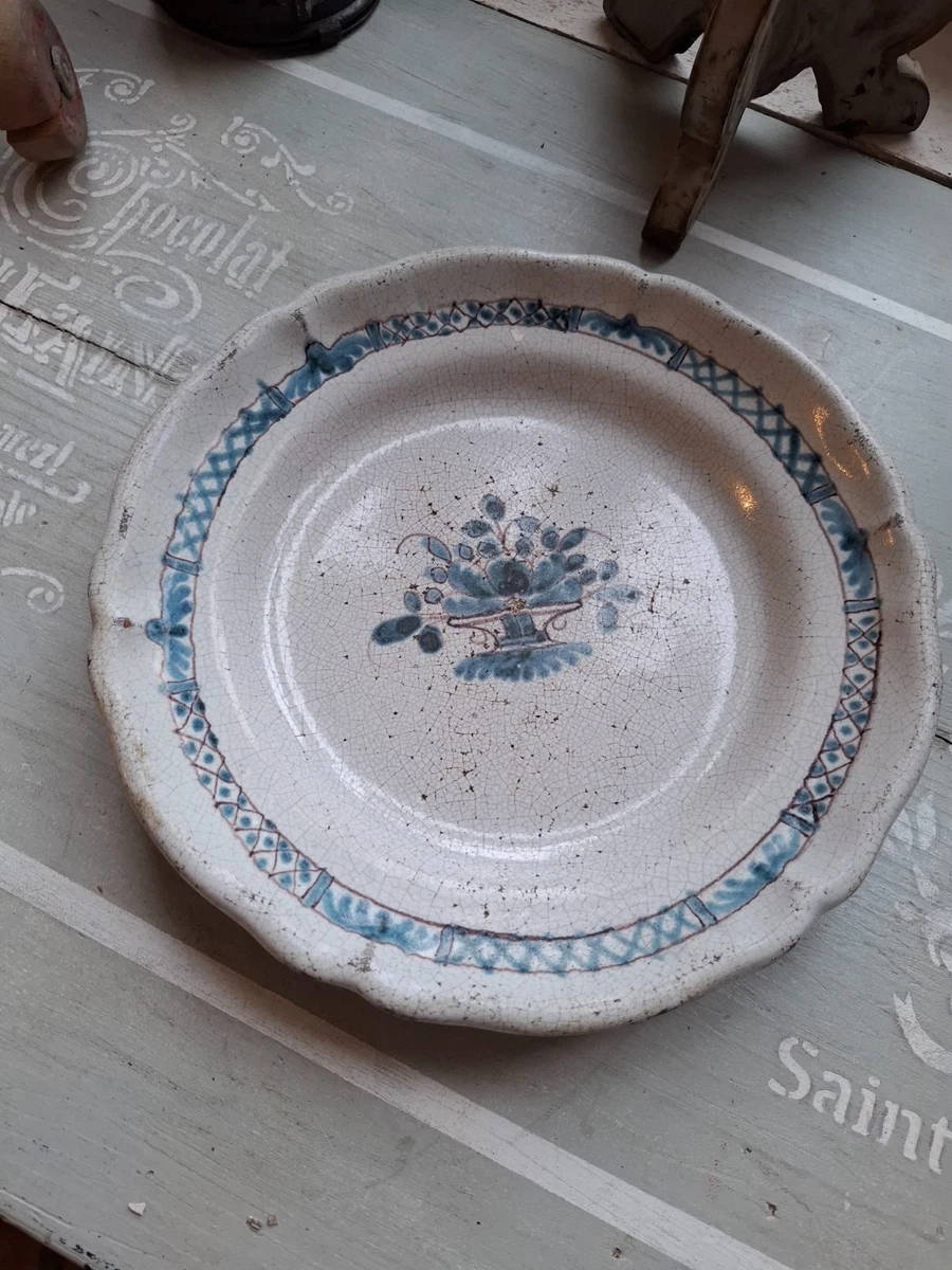 Assiette Ancienne En Faïence Forges Les Eaux Ou Rouen - Cul Noir - 24 Cm - Restaurée