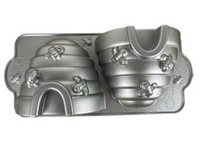 Nordic Ware Beehive 3D Cake Pan Cast Aluminum 10 Cup Made In USA 2 Side Cake Pan