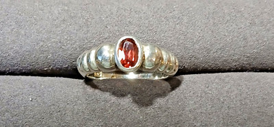 Ring 925 Sterling Silber, Blasenband mit rotem CZ Stein, UK Größe O