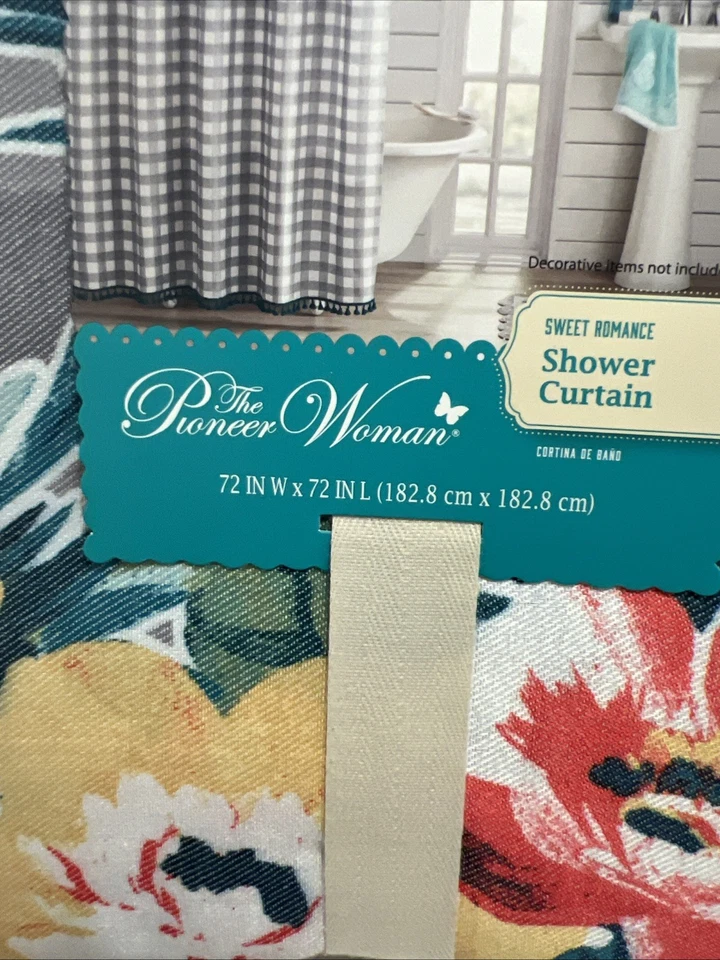 Cortina de ducha The Pioneer Woman Sweet Romance gris a cuadros borlas florales 72 X 72 Foto 2 de 4