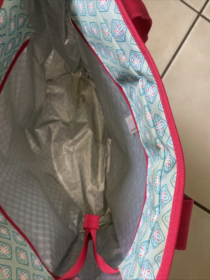 Bolsa de almuerzo aislada Pioneer Woman en prados de jardín con botella aislante a juego Foto 3 de 4