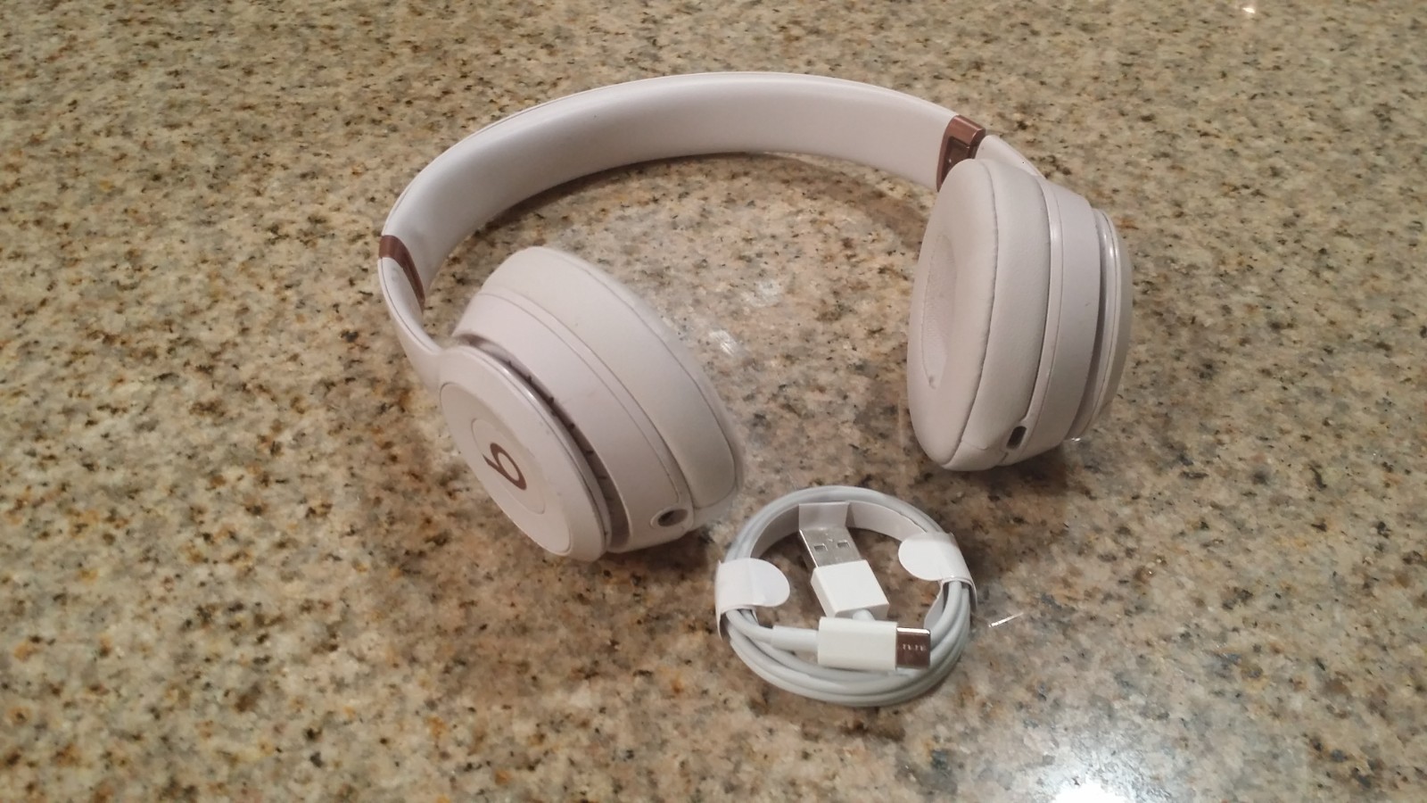 Beats by Dr. Dre Solo 4 - Wireless Bluetooth On-Ear Headphones  Saint Gold