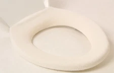 2 COMFY COVERS GERM-RESISTANT TOILET SEAT COVERS WHITE.   ALSO FOR CRUISE SHIPS.
