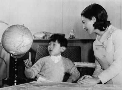 Prince Hiro, aka Crown Prince Naruhito of Japan, studying a globe 1968 OLD PHOTO