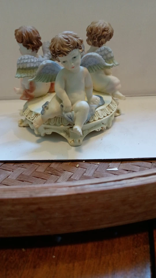 hermoso candelabro decorativo de cerámica con candelabro Angel Cupids Foto 2 de 4