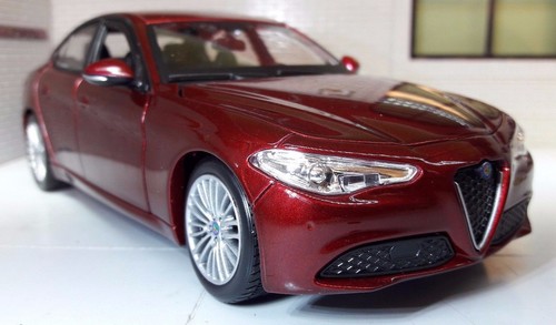 Alfa Romeo Giulia Veloce V6 2017 Diecast Detailed 1:24 Scale Model 21080 Burago - Picture 3 of 9