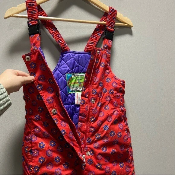 Mono de nieve Hanna Andersson Winter Wear rojo floral Foto 3 de 4