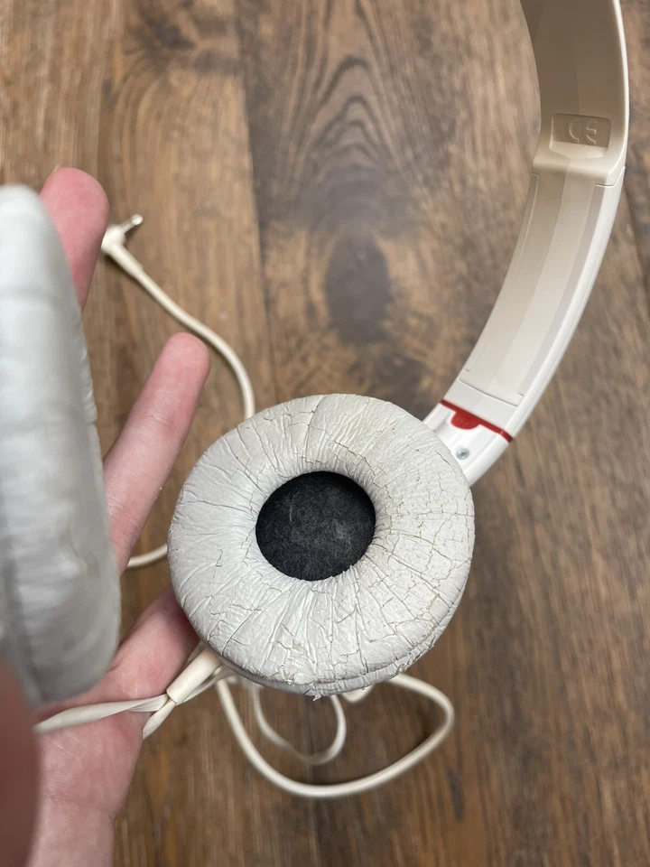 Auriculares estéreo SONY MDR-ZX100 blancos serie ZX modelo usados probados sobre la oreja Foto 4 de 4