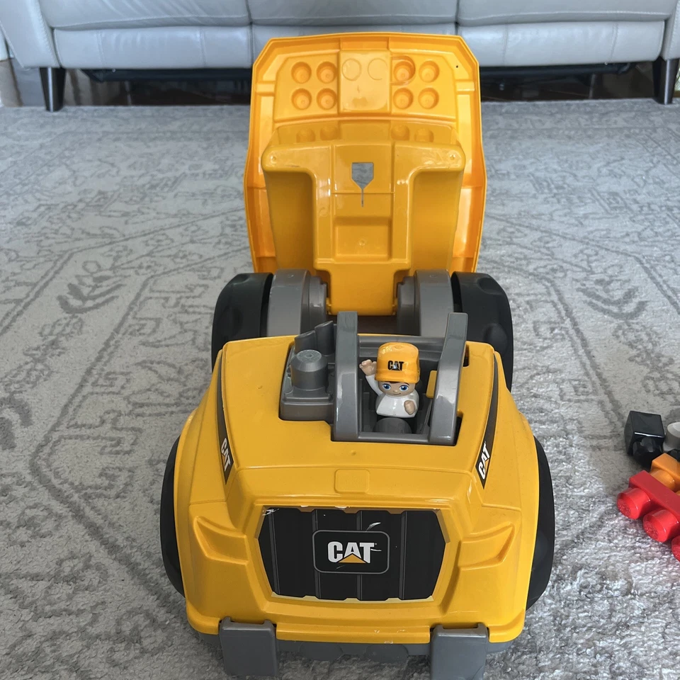 Mega Blocks CAT Construction Dump Truck with 30+ blocks - Image 2 of 4