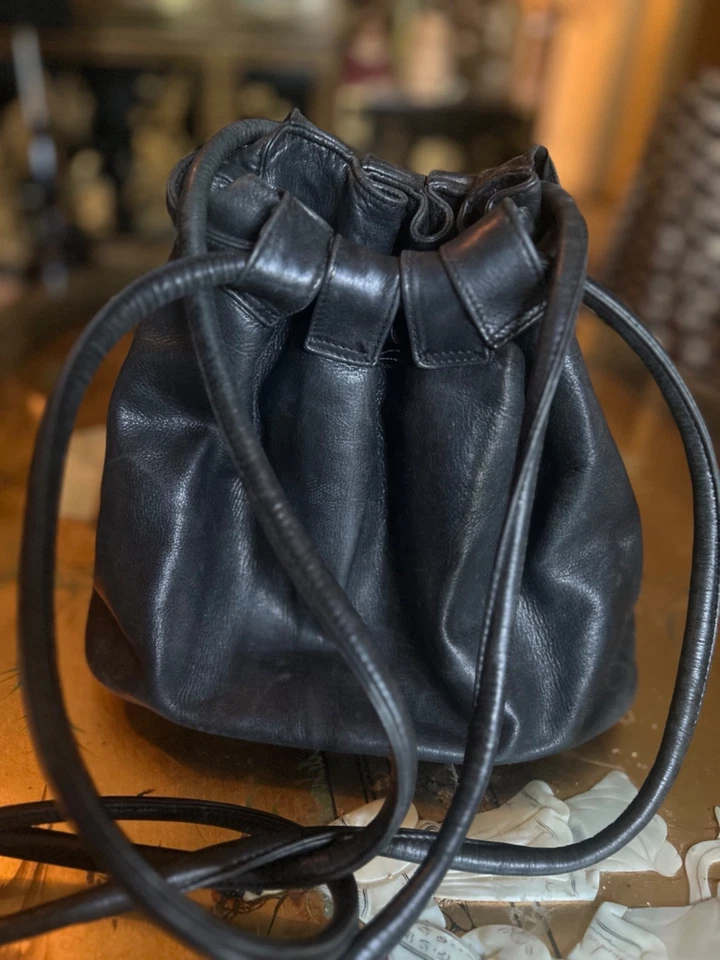Bolso de hombro Donna Karan vintage Y2K para mujer negro con cordón bolso cubo ~ bonito Foto 3 de 4