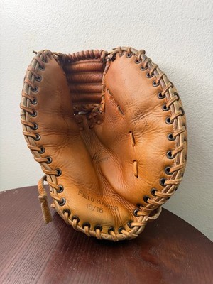 Vintage Fieldmaster 15/16 1st Base Mitt in Good Condition