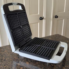 Toastmaster Family waffle Baker Model 287 White Tested Works