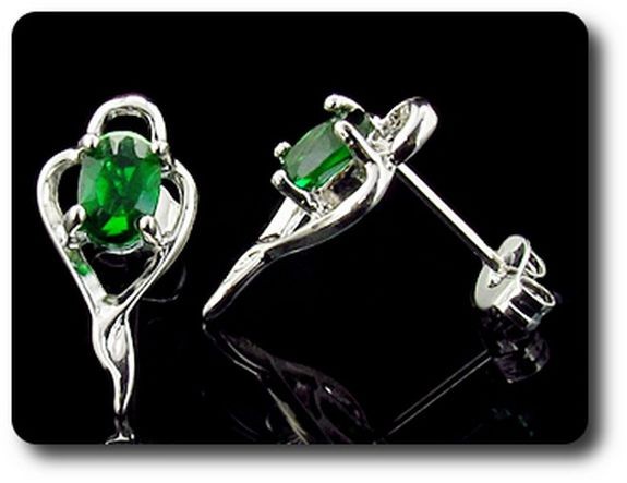 Boucles d'oreille émeraude 2x7 mm légères pour oreilles sensibles - 4