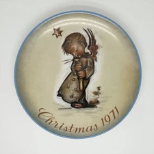 Vintage 1971 Schmid Christmas Angel Collector Plate by Sister Berta Hummel