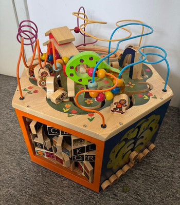 B. toys Extra großer Motorikwürfel Aktivitätswürfel Activity Center aus Holz
