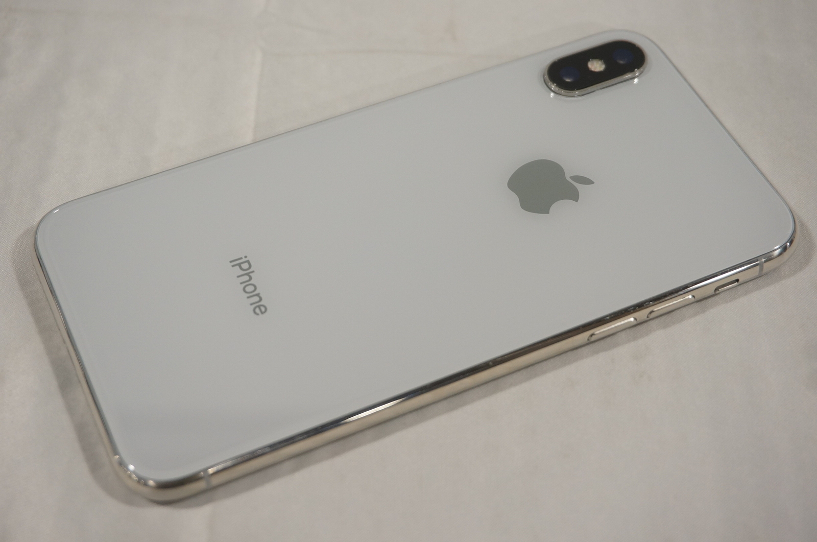 Apple iPhone X *For Parts* GSM Smartphone Silver / 64GB / Unlocked