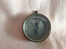 VINTAGE RARE WW1 BRASS AND GLASS FIELD COMPASS IN WELL USED WORN VINTAGE COND.