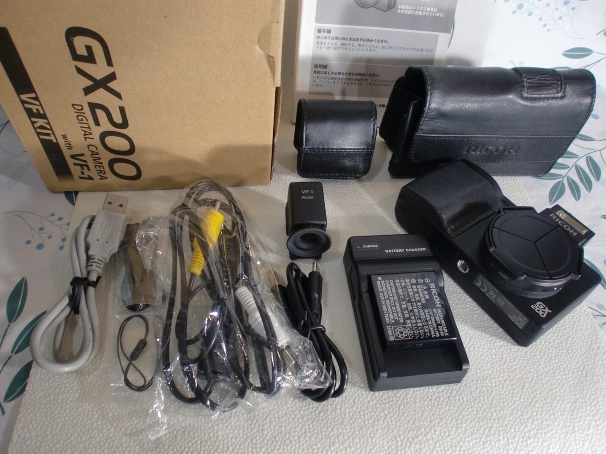RICOH RICOH GX200 Black,VF KIT, f/2.5, 3x ,2.7, 12MP