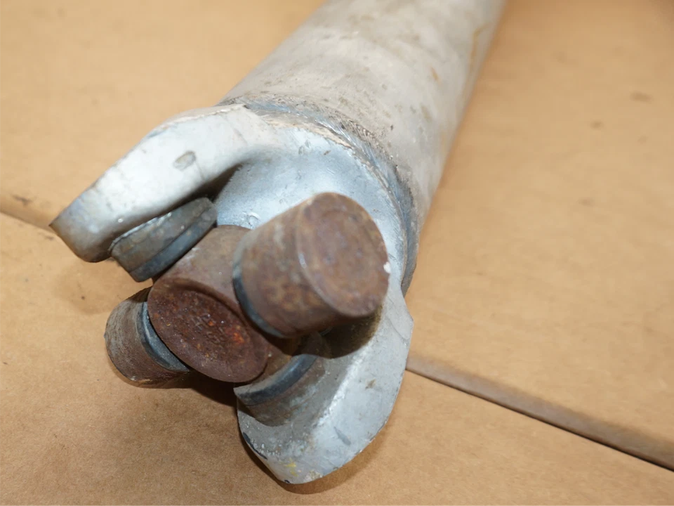 Chevrolet Corvette C4 1991-1996 usado Dana 44 eje de transmisión manual 10054299 Foto 3 de 4